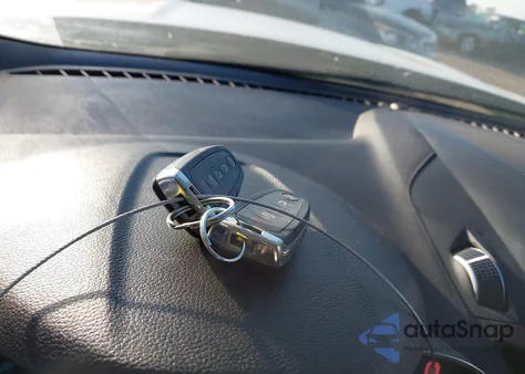 2017 Ford Escape Titanium z USA, uszkodzony, nr VIN 1FMCU0J96HUC25652